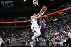 开云体育入口-日本男篮横扫灰熊，拉文制霸全场