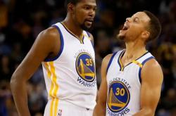 开云体育app-包含凯尔特人鏖战勇士，杜兰特三分雨点燃全场的词条