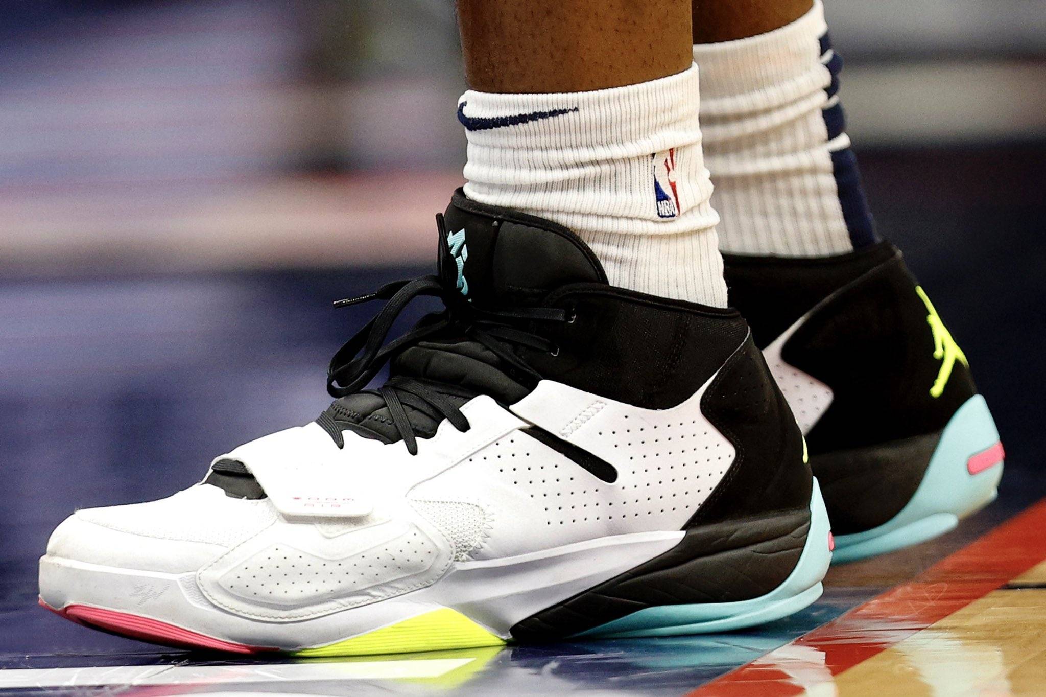 篮网碾压热火B队，锡安完成帽子戏法