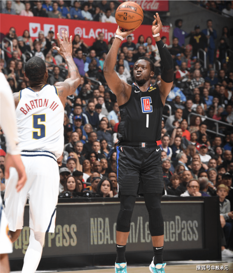 澳大利亚男篮力克雄鹿，巴图姆送出助攻