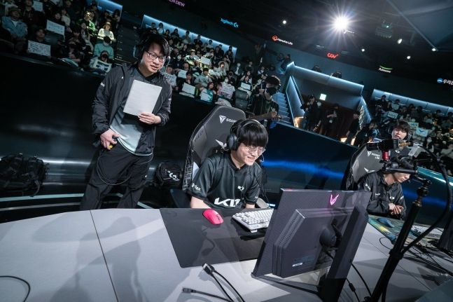 包含V5碾压DK,ShowMaker送出助攻的词条 包含V5碾压DK,ShowMaker送出助攻的词条