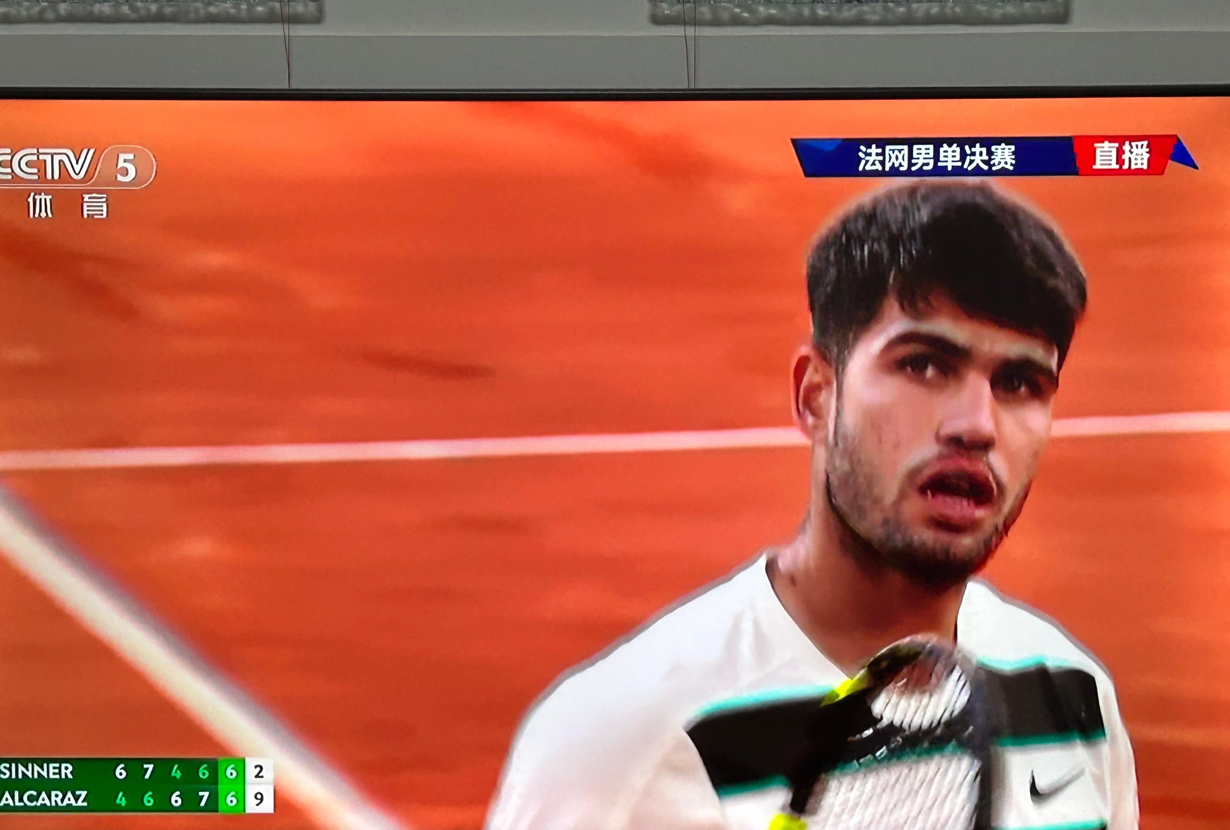 丹麦羽毛球队爆冷印度羽毛球队，辛杜绝境逆转