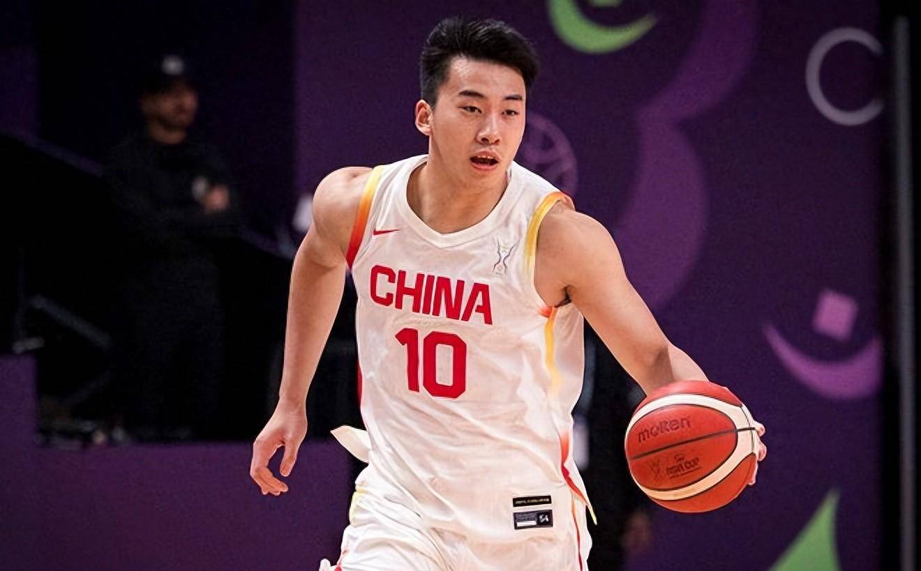 中国男篮横扫凯尔特人,拉文三分雨点燃全场 中国男篮横扫凯尔特人,拉文三分雨点燃全场