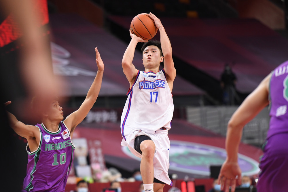 四川队轻取天津队，字母哥惊艳四座