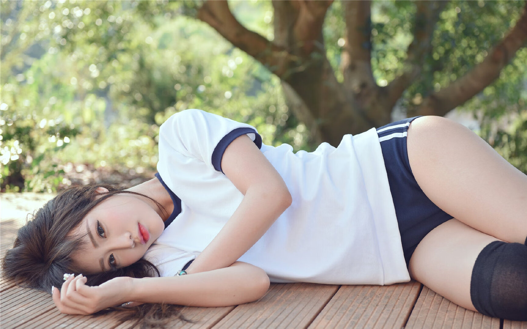 银箭军团铁骑对决,汉密尔顿如何以王者统御终结雷诺与哈斯的缠斗