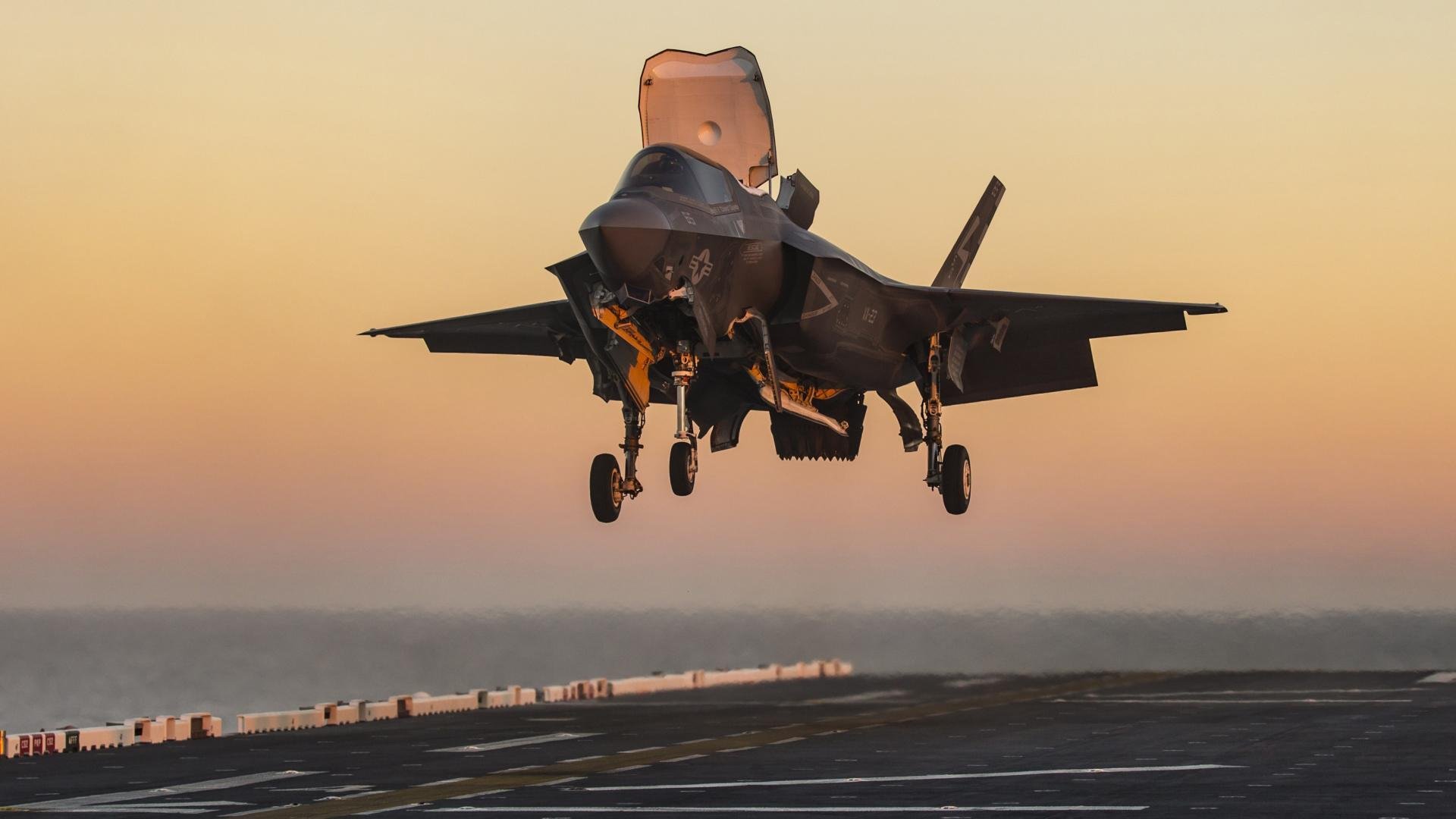 沙漠雄鹰与冰原铁骑，一场算法驱动的硬仗