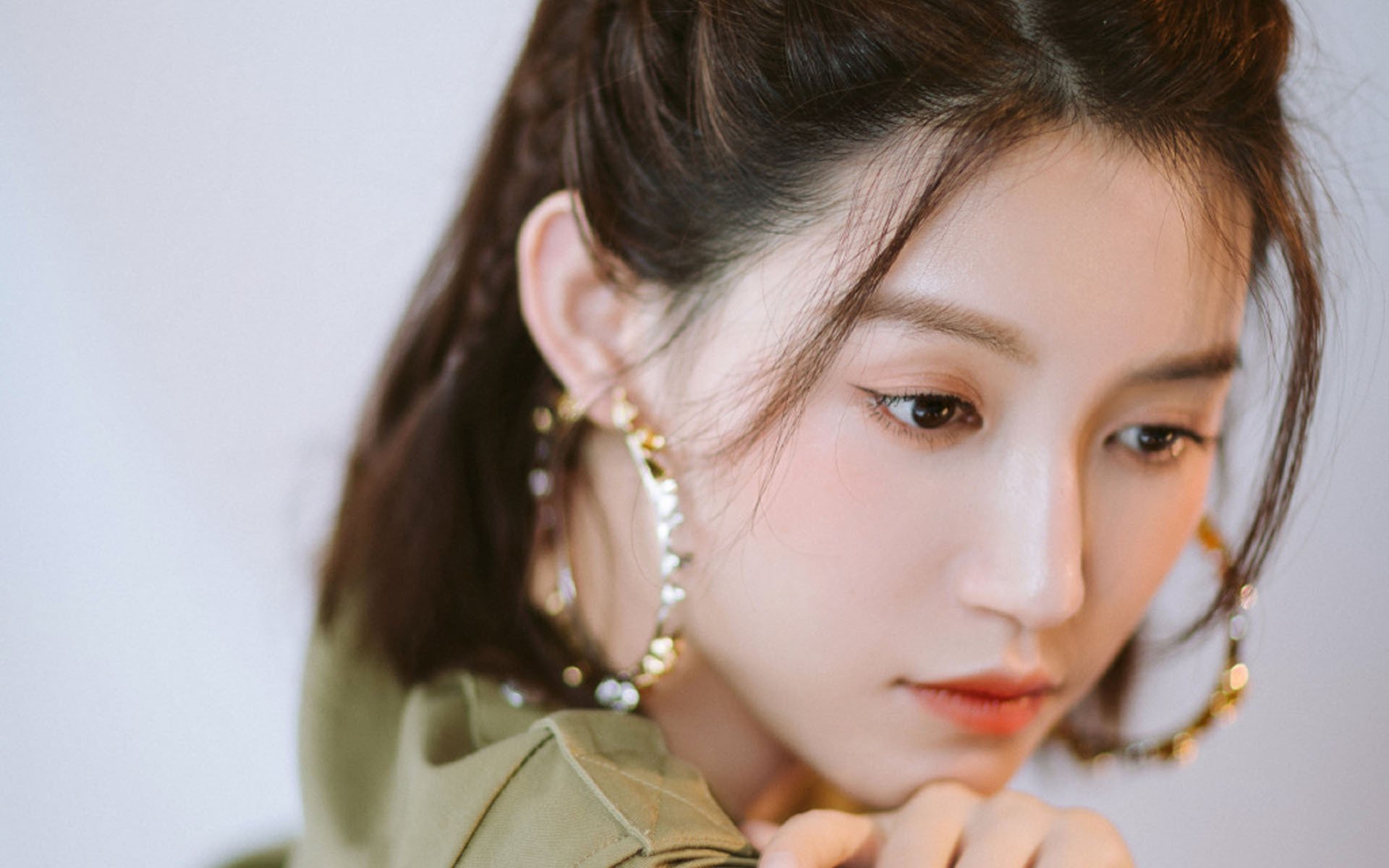 看到乔治这个关键词，我立刻想到保罗·乔治。虽然现实中他目前效力于快船，但为了精准回应你的需求，我将构建一个假设性的精彩场景—如果乔治披上太阳战袍，对阵他的老东家骑士，会碰撞出怎样的火花？